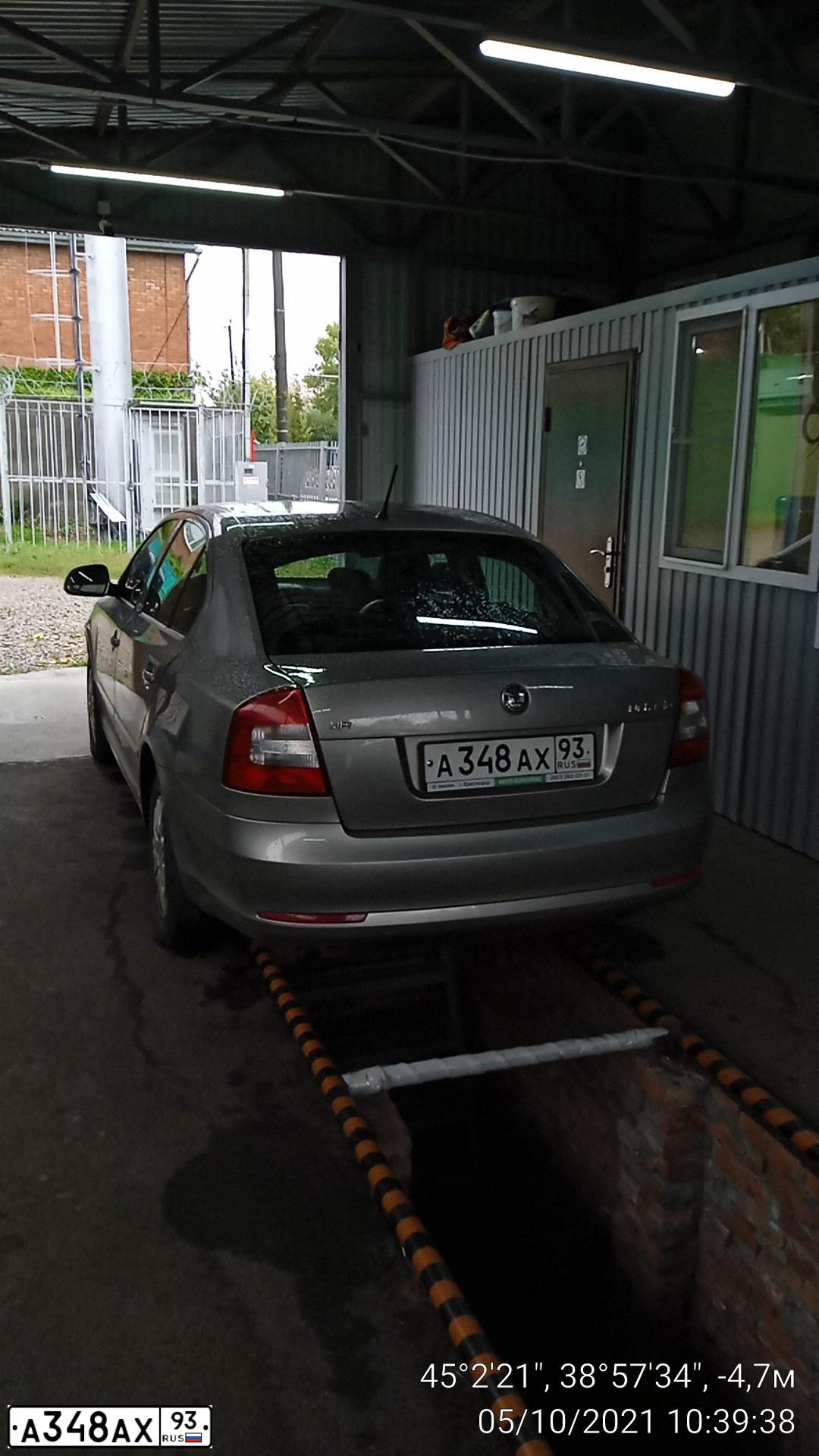 Фото автомобиля SKODA OCTAVIA, 2011 — госномер А348АХ93. Цвет: СЕРЫЙ