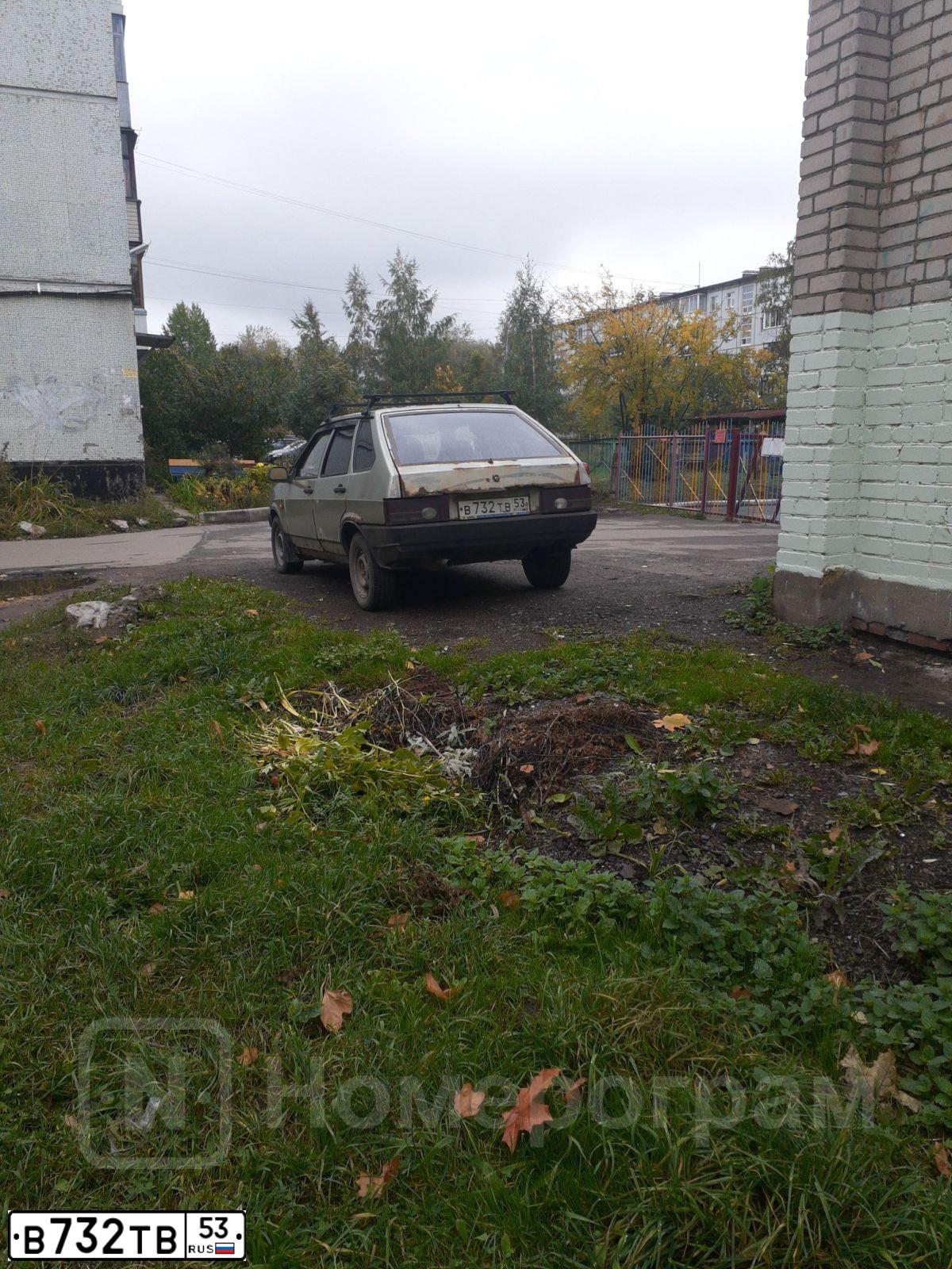 Фото автомобиля LADA 2109 SAMARA, 2001 — госномер В732ТВ53. Цвет: СВЕТЛО-ЗЕЛЕНЫЙ