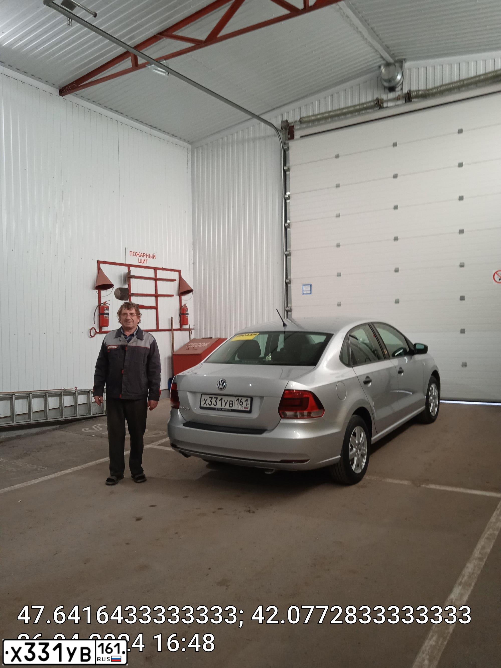 Фото автомобиля VOLKSWAGEN POLO, 2015 — госномер Х204НТ761. Цвет: Серебристый
