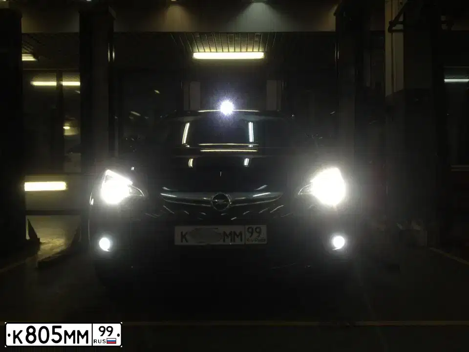 Фото автомобиля MITSUBISHI PAJERO, 2012 — госномер К805ММ99. Цвет: ЧЕРНЫЙ