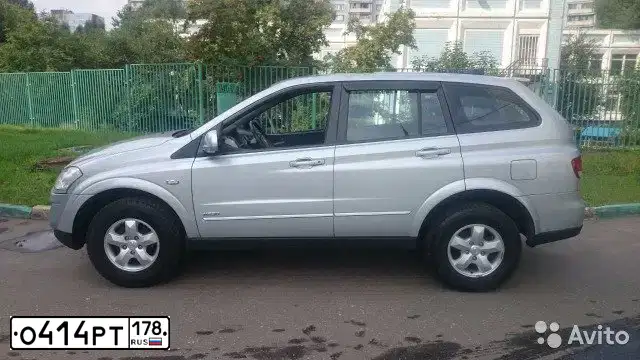Фото автомобиля SSANGYONG KYRON, 2012 — госномер О414РТ178. Цвет: СЕРЕБРИСТЫЙ