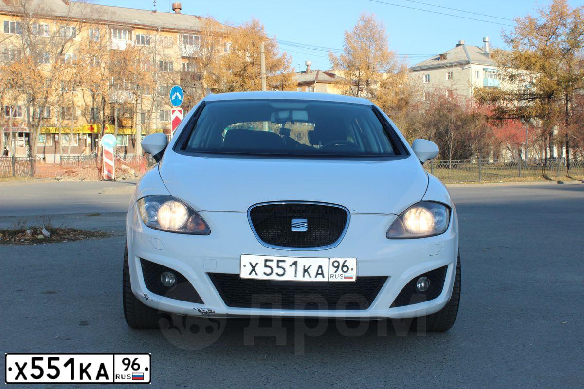 Фото автомобиля SEAT LEON, 2012 — госномер Р342ЕУ196. Цвет: Белый