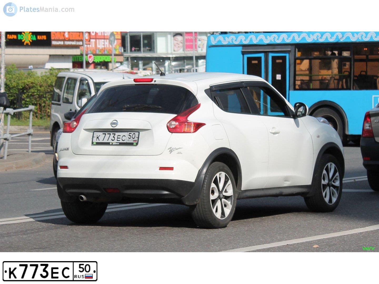 Фото автомобиля NISSAN JUKE, 2013 — госномер К773ЕС50. Цвет: БЕЛЫЙ