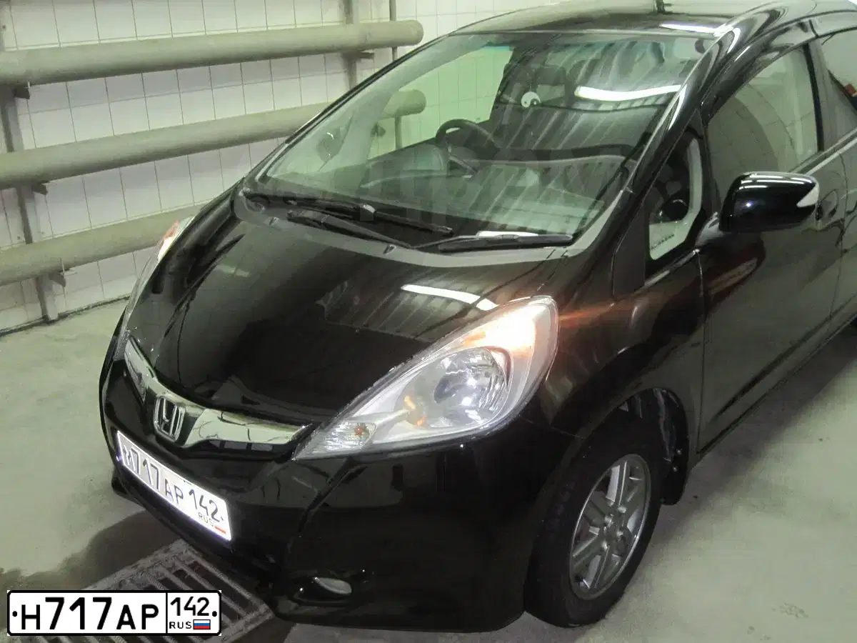 Фото автомобиля HYUNDAI SOLARIS, 2012 — госномер Н717АР142. Цвет: КРАСНЫЙ ГРАНАТ