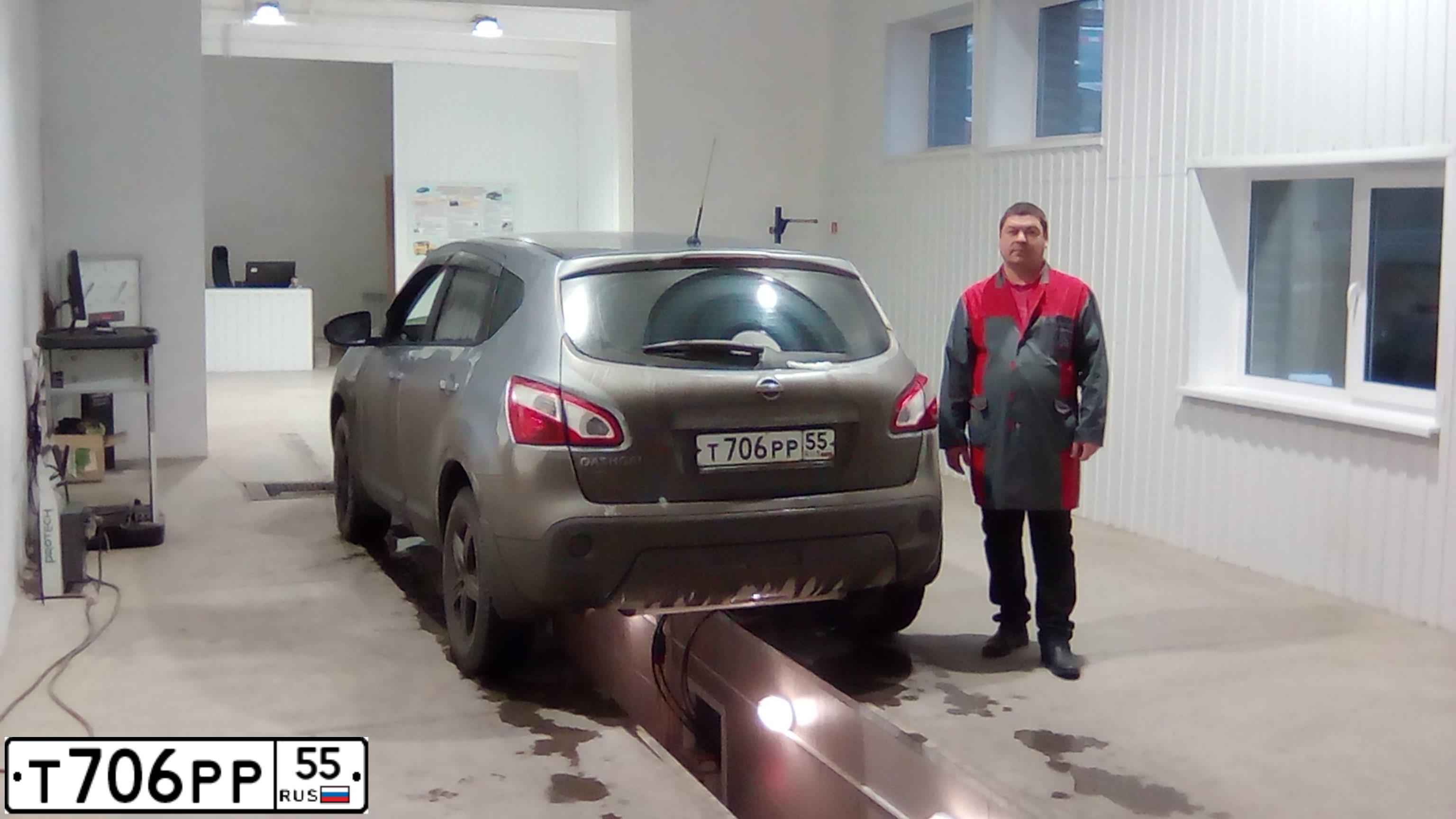 Фото автомобиля NISSAN QASHQAI, 2012 — госномер Х030ТС72. Цвет: СЕРЫЙ