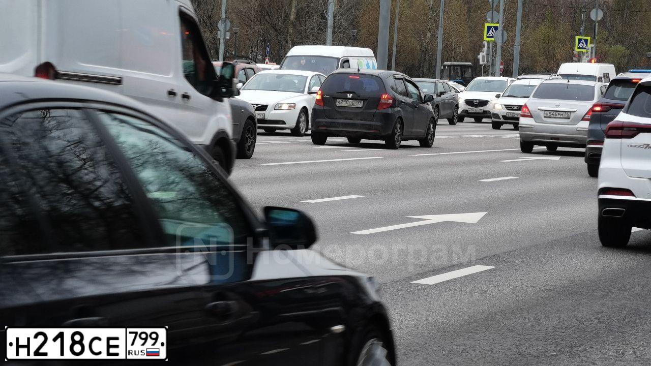 Фото автомобиля VOLVO XC60, 2014 — госномер Н218СЕ799. Цвет: СЕРО-БРОНЗОВЫЙ