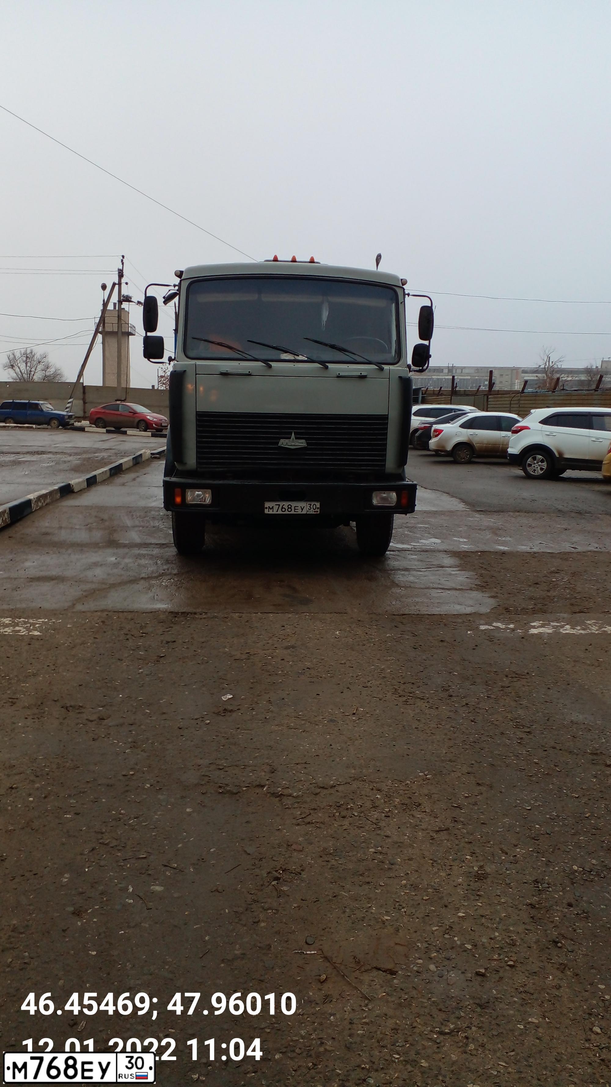 Фото автомобиля MAZ 5432 /4X2/, 1999 — госномер М768ЕУ30. Цвет: СЕРО-БЕЛЫЙ
