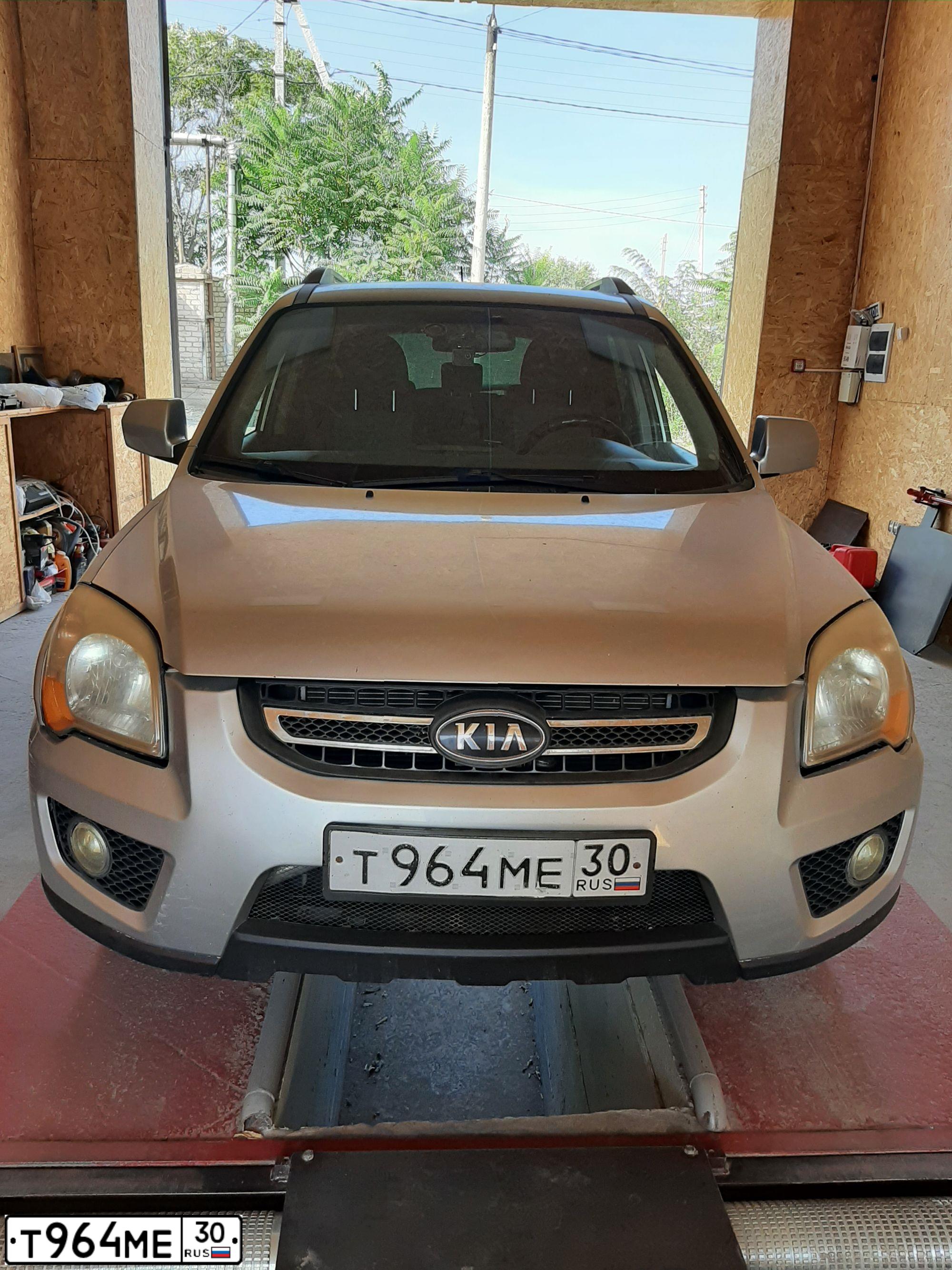 Фото автомобиля KIA SPORTAGE, 2008 — госномер Т964МЕ30. Цвет: СТАЛЬНОЙ
