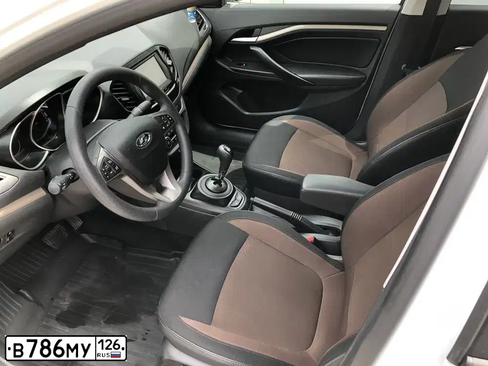 Фото автомобиля LADA VESTA, 2017 — госномер В786МУ126. Цвет: БЕЛЫЙ