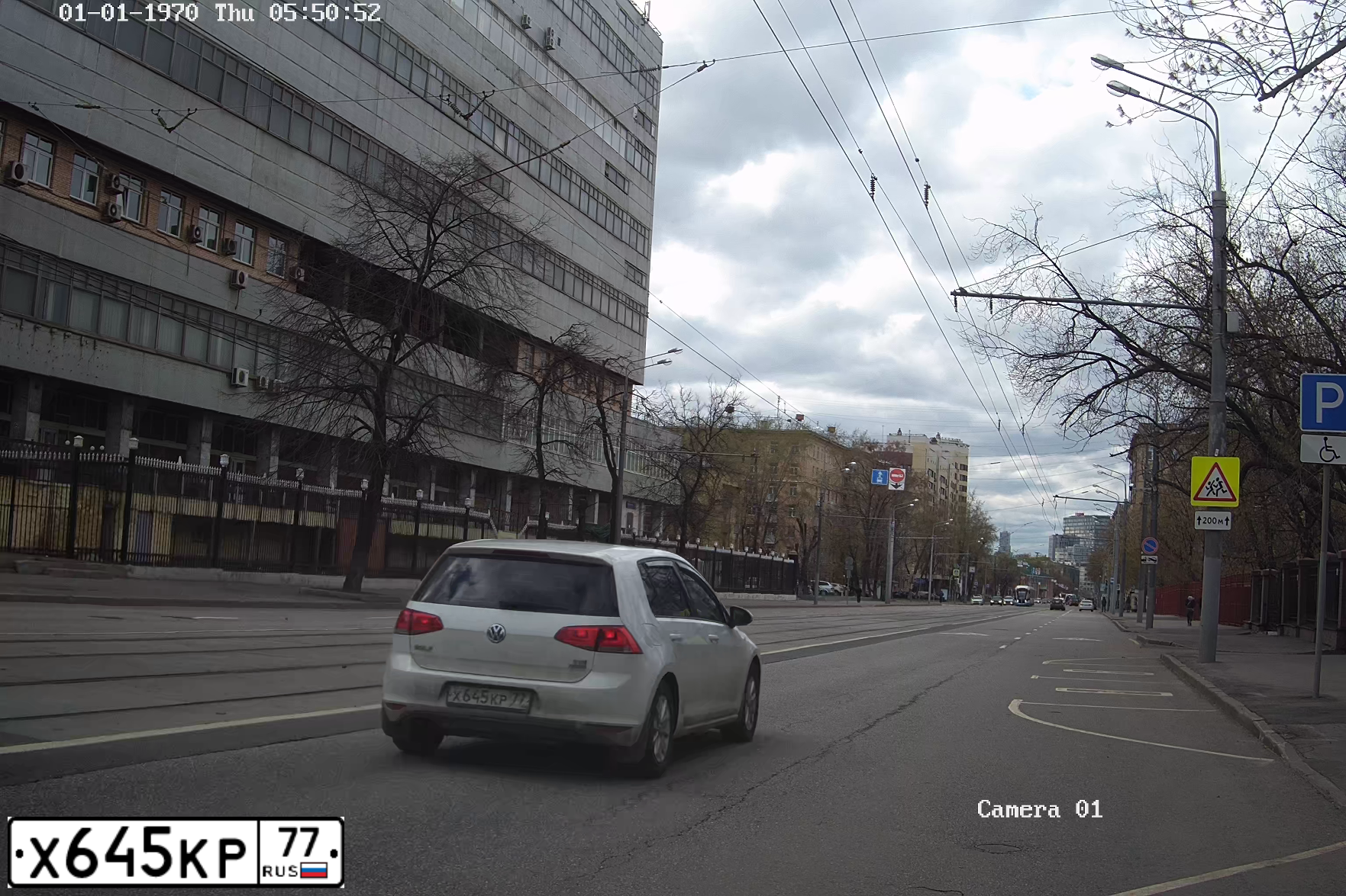 Фото автомобиля VOLKSWAGEN GOLF, 2013 — госномер Х645КР77. Цвет: БЕЛЫЙ
