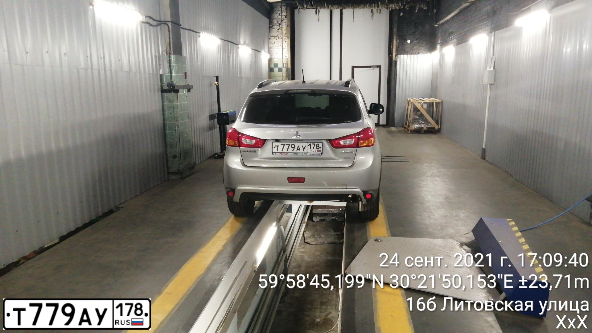 Фото автомобиля MITSUBISHI ASX, 2014 — госномер Т779АУ178. Цвет: Серебристый