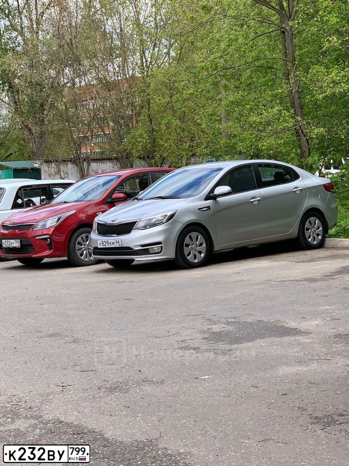 Фото автомобиля KIA RIO, 2017 — госномер К232ВУ799. Цвет: КРАСНЫЙ