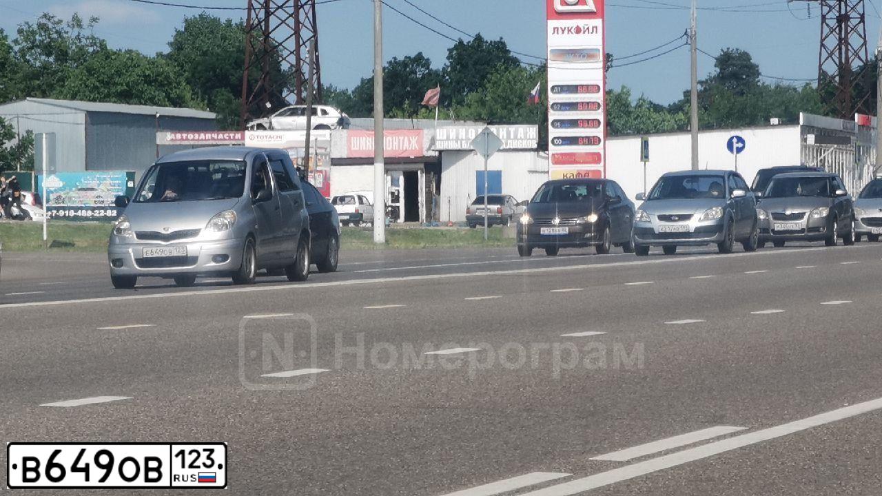 Фото автомобиля LADA 2121 NIVA, 2006 — госномер В649ОВ123. Цвет: СИНИЙ