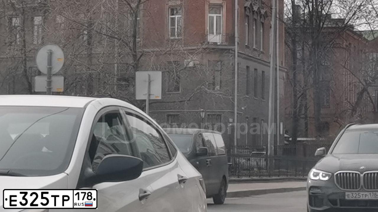 Фото автомобиля HYUNDAI SOLARIS, 2020 — госномер С042ОС198. Цвет: Белый