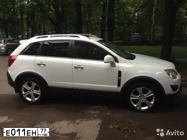 Фото автомобиля LADA 2105, 1994 — госномер Е011ЕН77. Цвет: БЕЛЫЙ