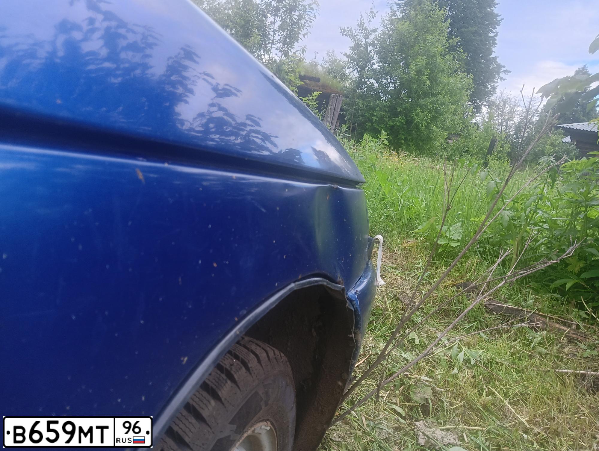 Фото автомобиля LADA 2112, 2002 — госномер В659МТ96. Цвет: СИНИЙ