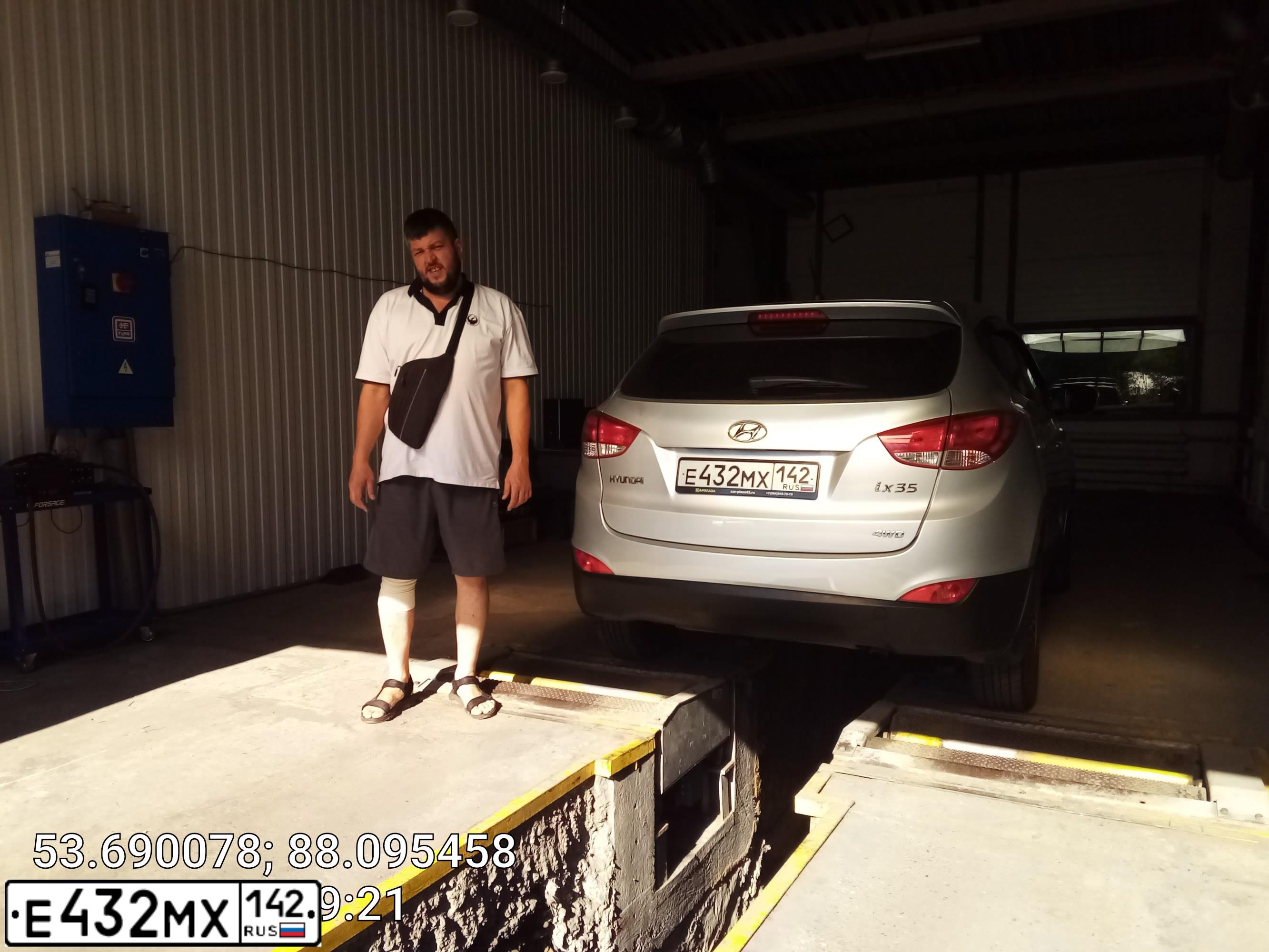 Фото автомобиля HYUNDAI IX35, 2013 — госномер Е432МХ142. Цвет: СЕРЕБРИСТЫЙ