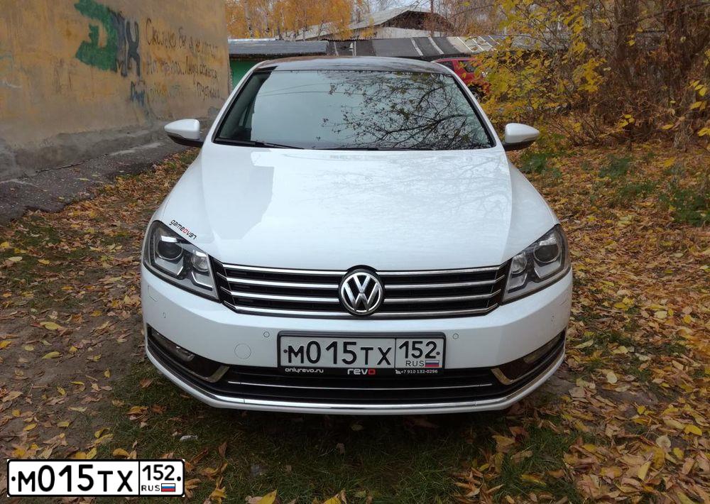 Фото автомобиля VOLKSWAGEN PASSAT, 2013 — госномер М015ТХ152. Цвет: Белый
