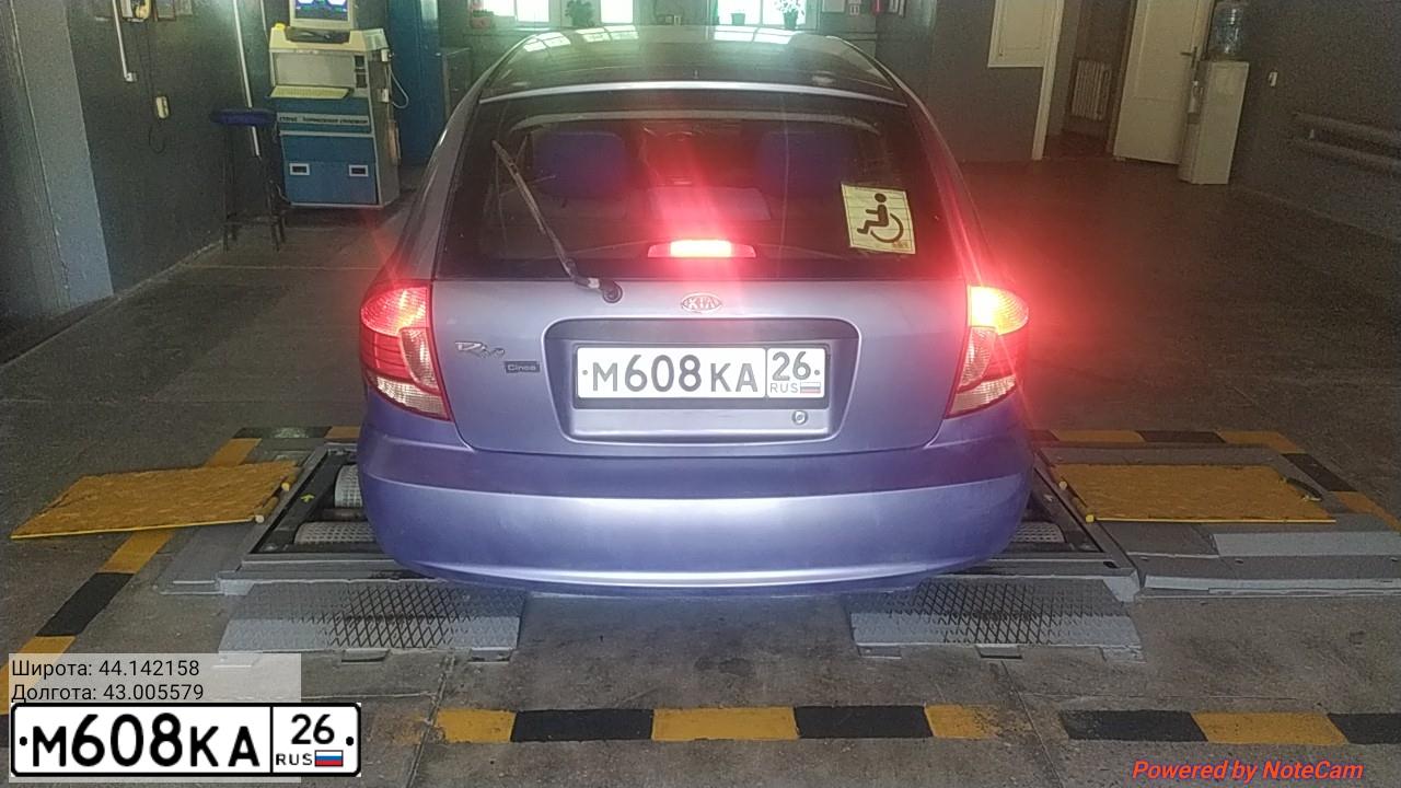 Фото автомобиля KIA RIO, 2003 — госномер М608КА26. Цвет: СИНИЙ(ГОЛУБОЙ)