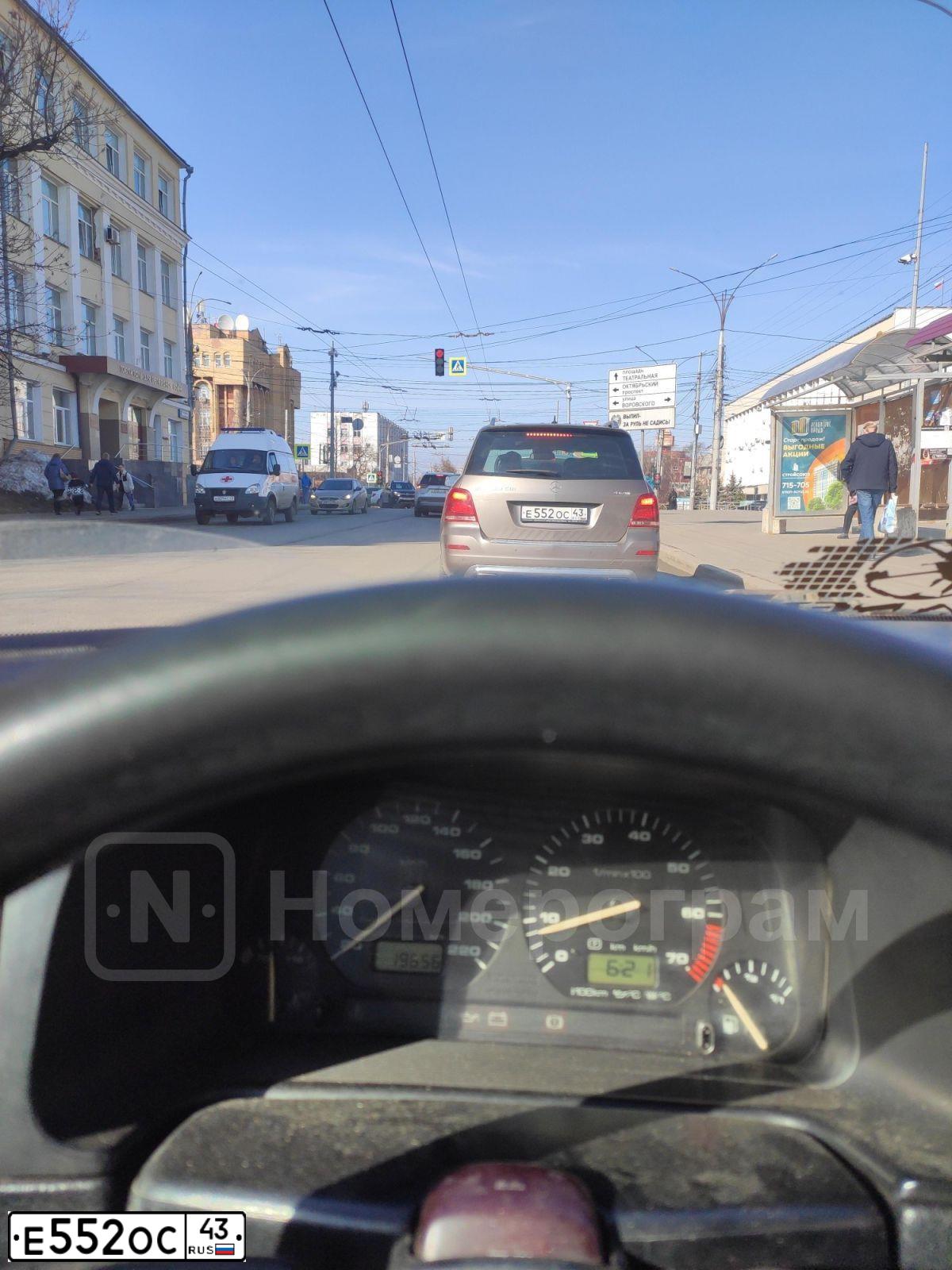 Фото автомобиля MERCEDES GLK-KLASSE, 2013 — госномер Е552ОС43. Цвет: СЕРЫЙ
