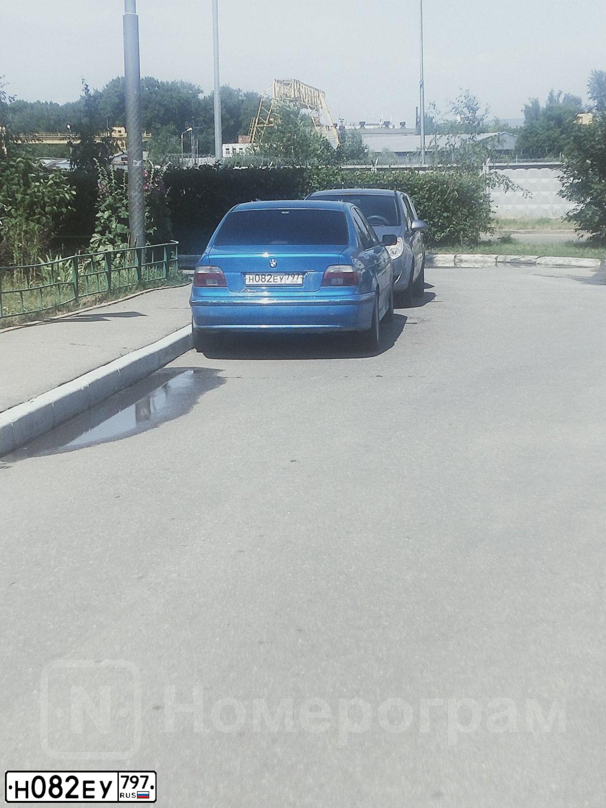 Фото автомобиля BMW W SERIE 5, 1996 — госномер Н082ЕУ797. Цвет: ГОЛУБОЙ МЕТАЛЛИК