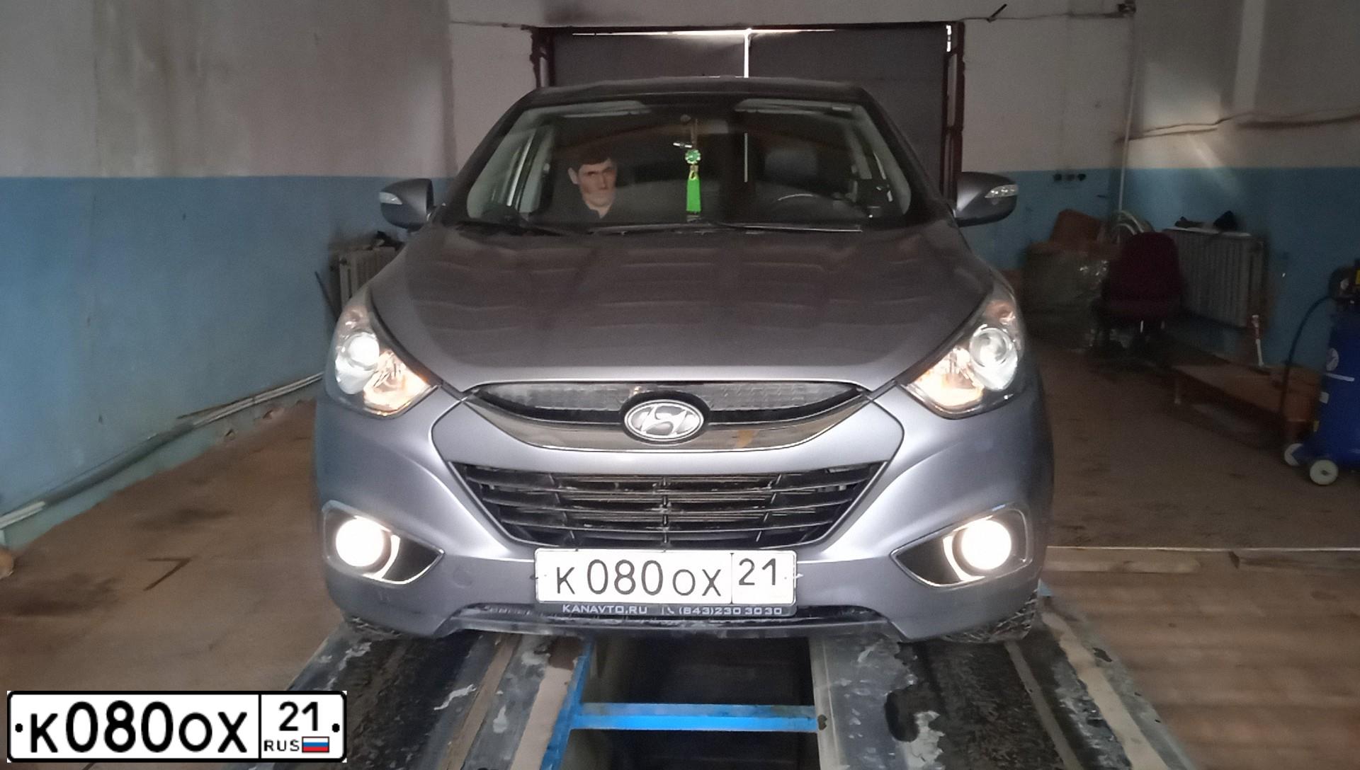 Фото автомобиля HYUNDAI IX35, 2013 — госномер К080ОХ21. Цвет: СЕРЫЙ