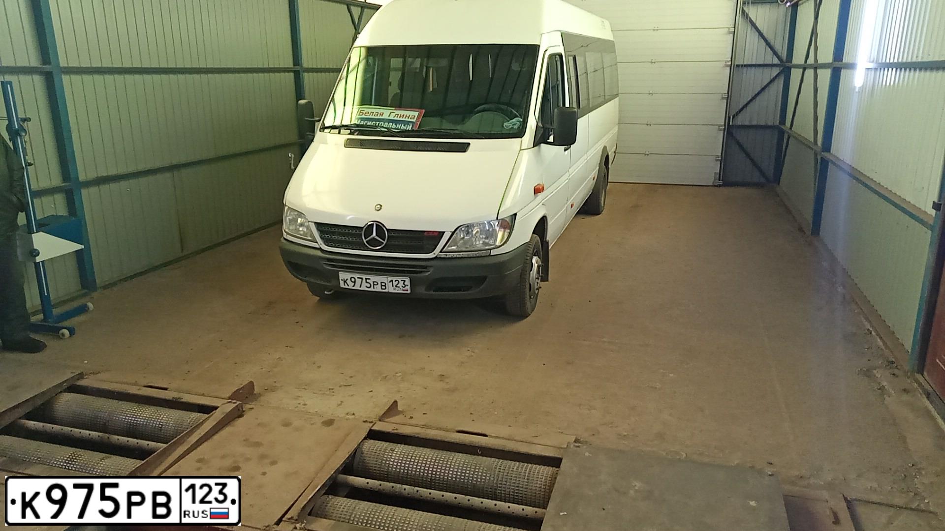 Фото автомобиля MERCEDES SPRINTER, 2015 — госномер К975РВ123. Цвет: БЕЛЫЙ