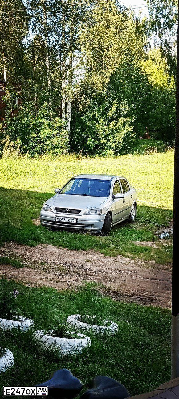Фото автомобиля OPEL ASTRA, 2000 — госномер Е247ОХ790. Цвет: БЕЛЫЙ (СЕРЕБРИСТЫЙ)