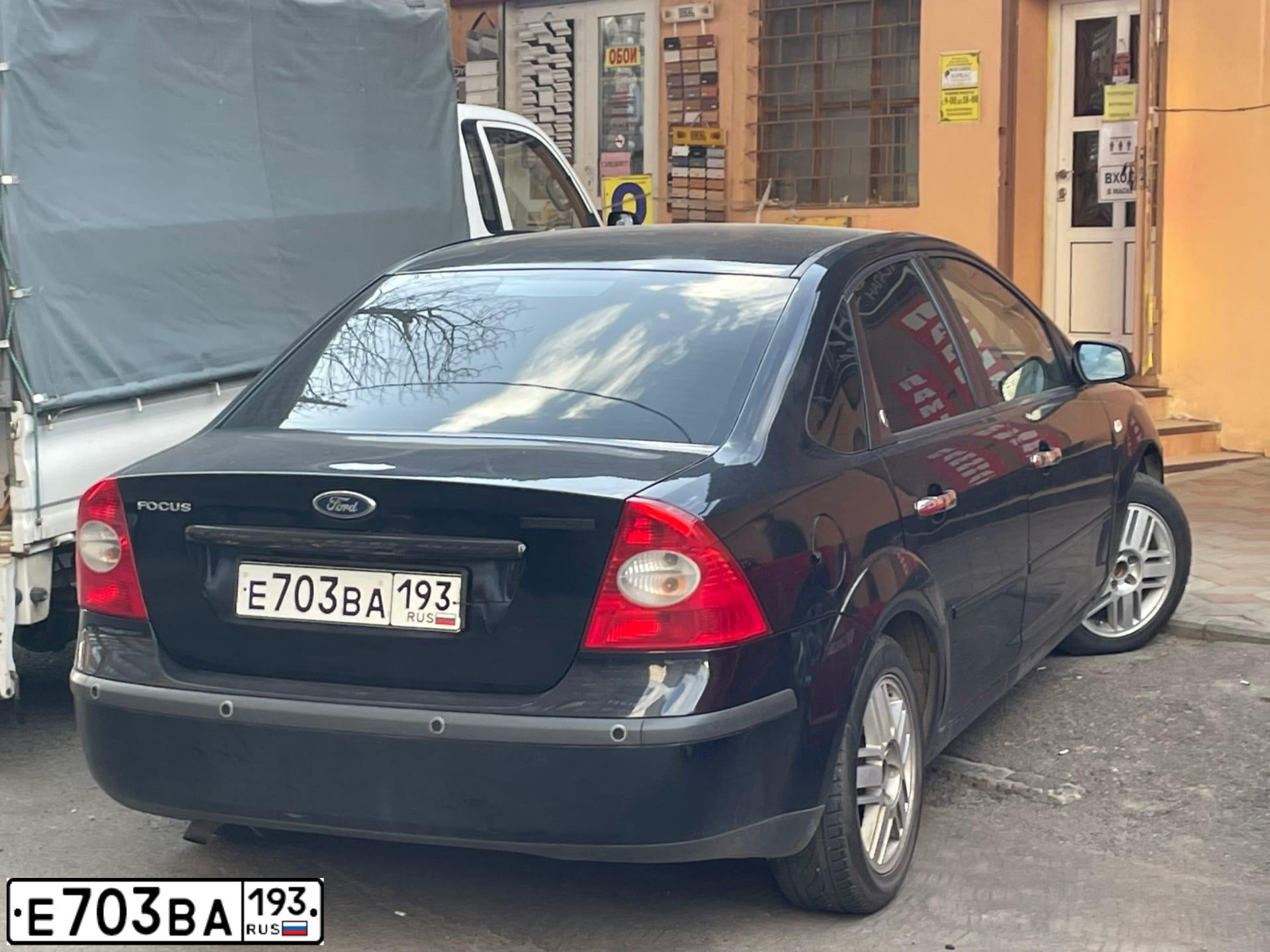 Фото автомобиля FORD FOCUS, 2006 — госномер Е703ВА193. Цвет: ЧЕРНЫЙ