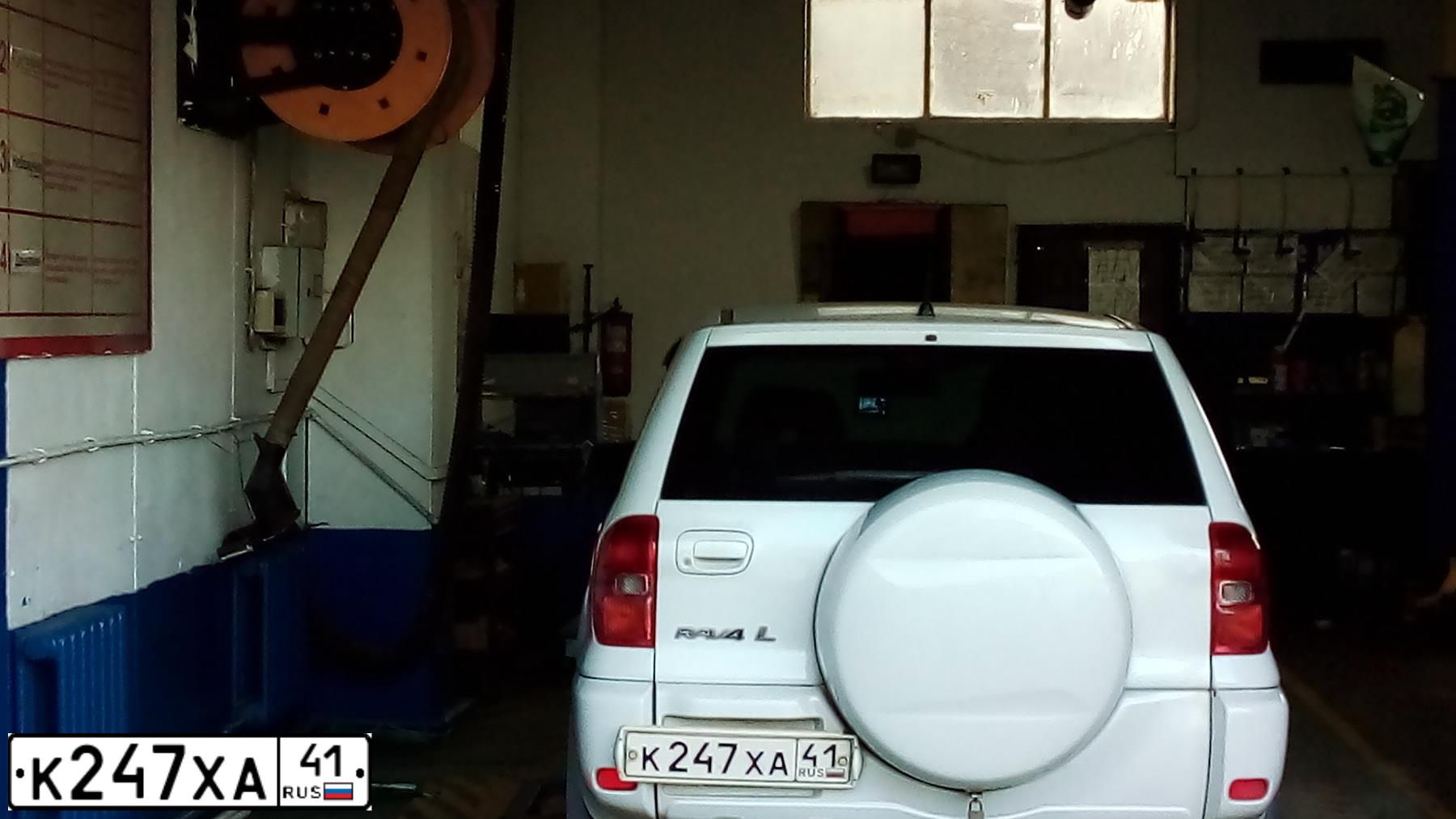 Фото автомобиля TOYOTA RAV4, 2001 — госномер А229РР30
