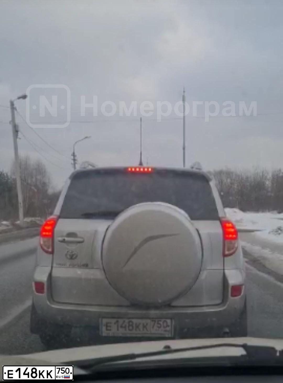 Фото автомобиля TOYOTA RAV4, 2007 — госномер Е148КК750. Цвет: СЕРЫЙ СВЕТЛЫЙ
