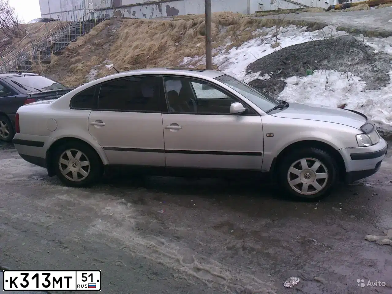 Фото автомобиля VOLKSWAGEN PASSAT, 1997 — госномер К313МТ51. Цвет: серебристый