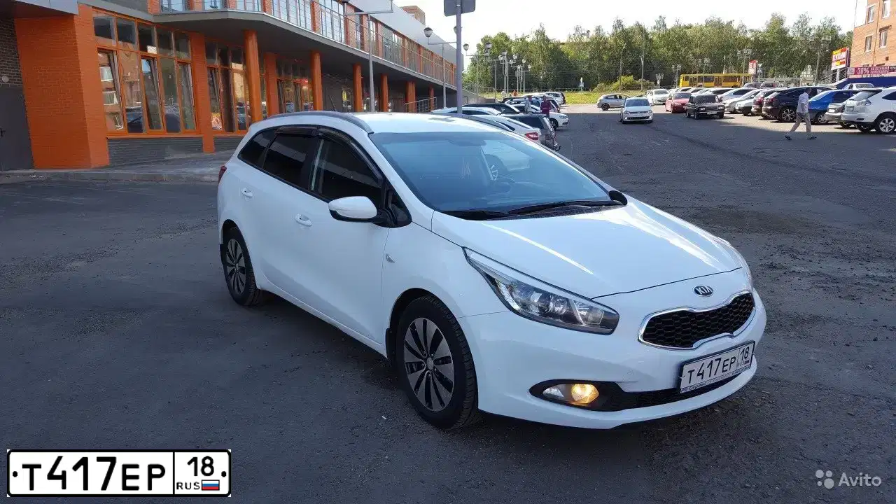 Фото автомобиля KIA CEE'D, 2013 — госномер Т417ЕР18. Цвет: Белый