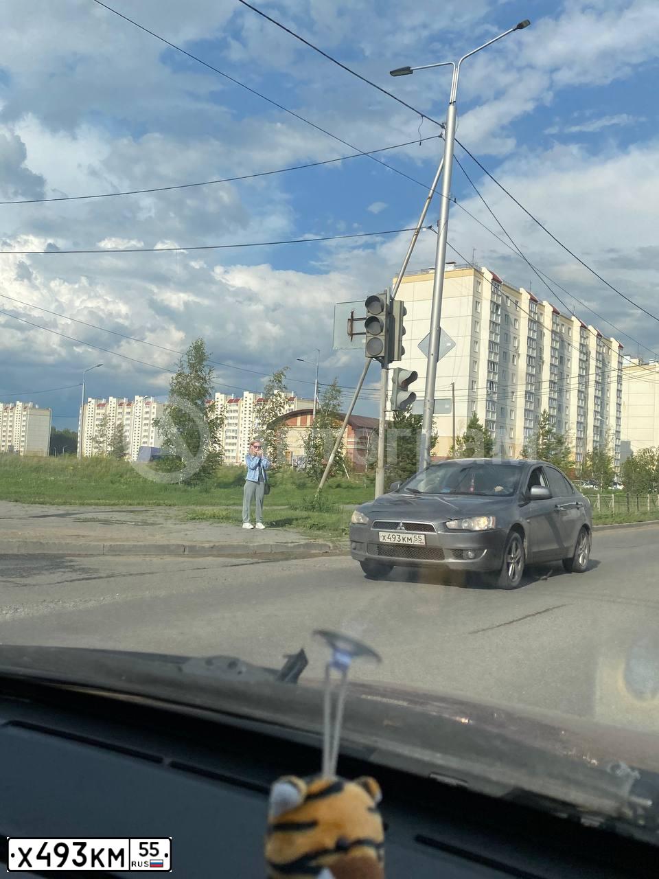 Фото автомобиля MITSUBISHI LANCER, 2008 — госномер Х493КМ55. Цвет: СЕРЫЙ