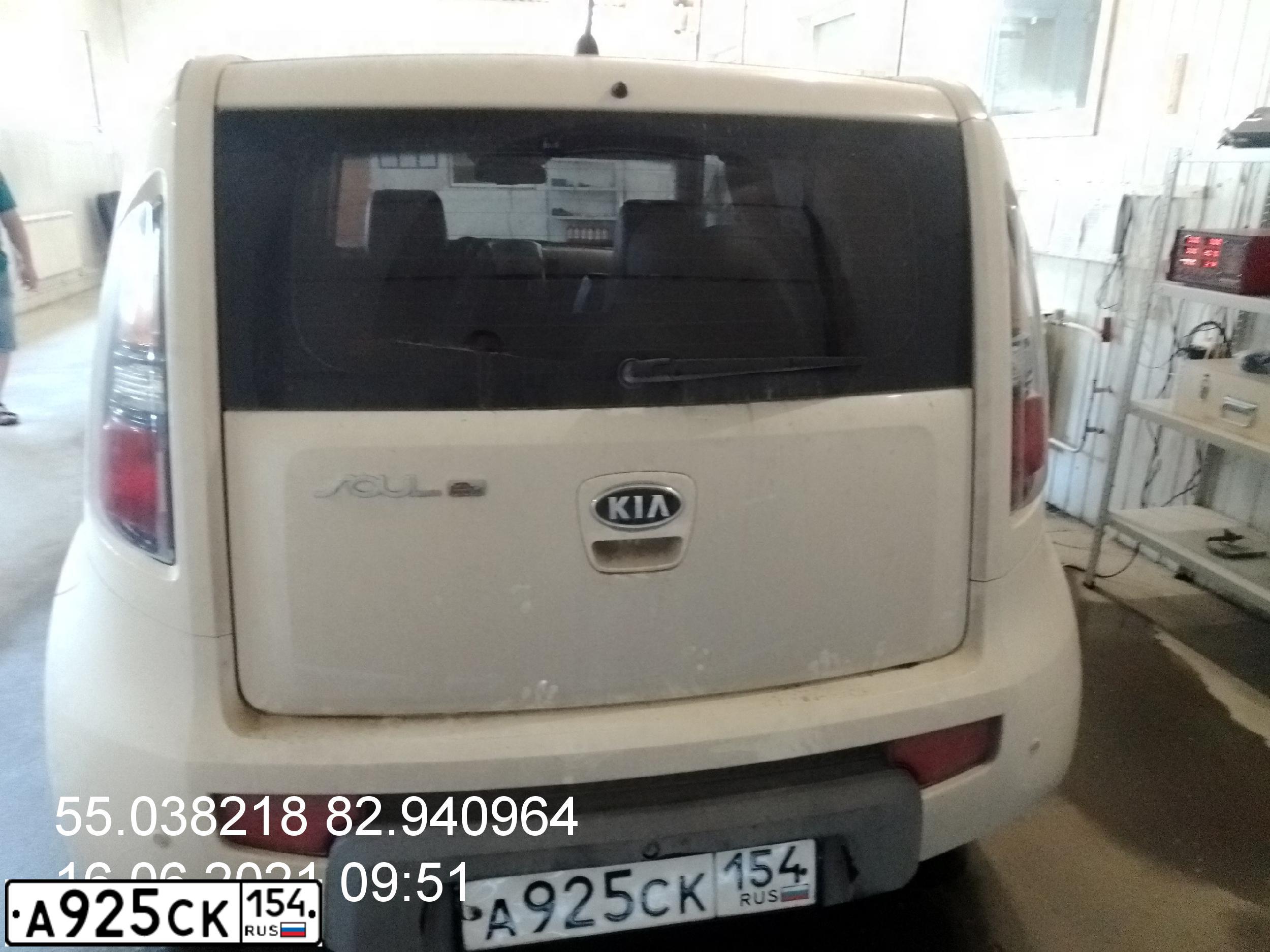 Фото автомобиля KIA SOUL, 2010 — госномер А925СК154. Цвет: БЕЛЫЙ