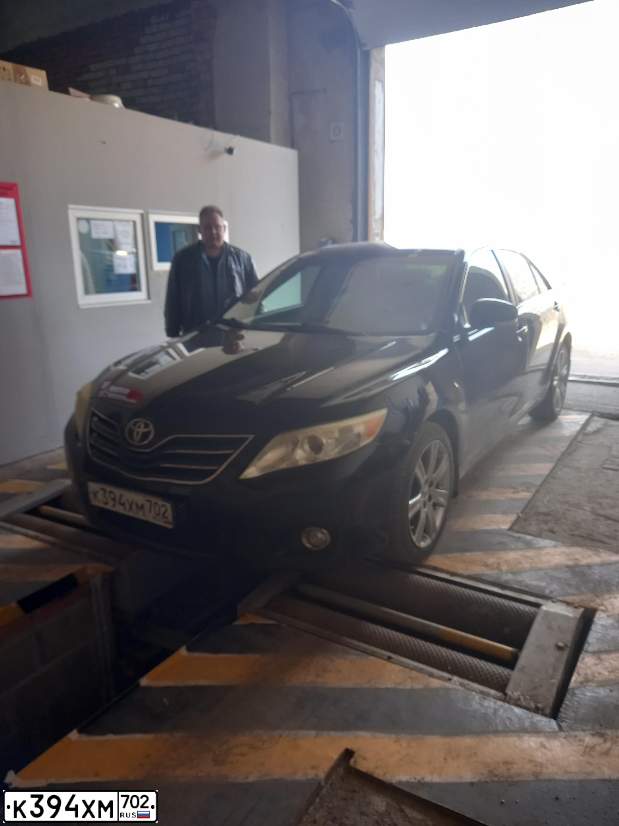 Фото автомобиля TOYOTA CAMRY, 2010 — госномер С656КР56. Цвет: ЧЕРНЫЙ