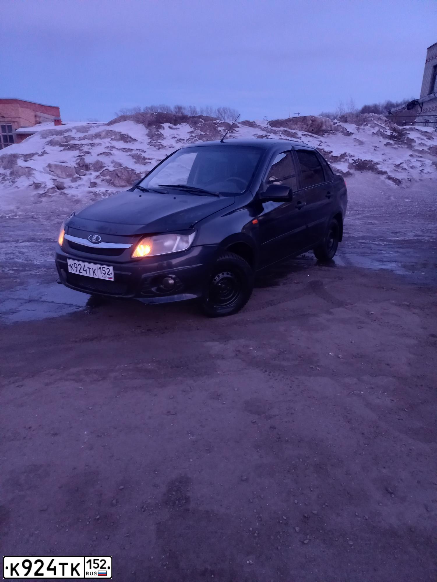 Фото автомобиля LADA 2190 GRANTA, 2012 — госномер К924ТК152. Цвет: СЕРО-ЧЕРНЫЙ