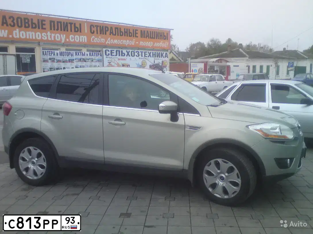 Фото автомобиля FORD KUGA, 2008 — госномер С813РР93. Цвет: БЕЖЕВЫЙ