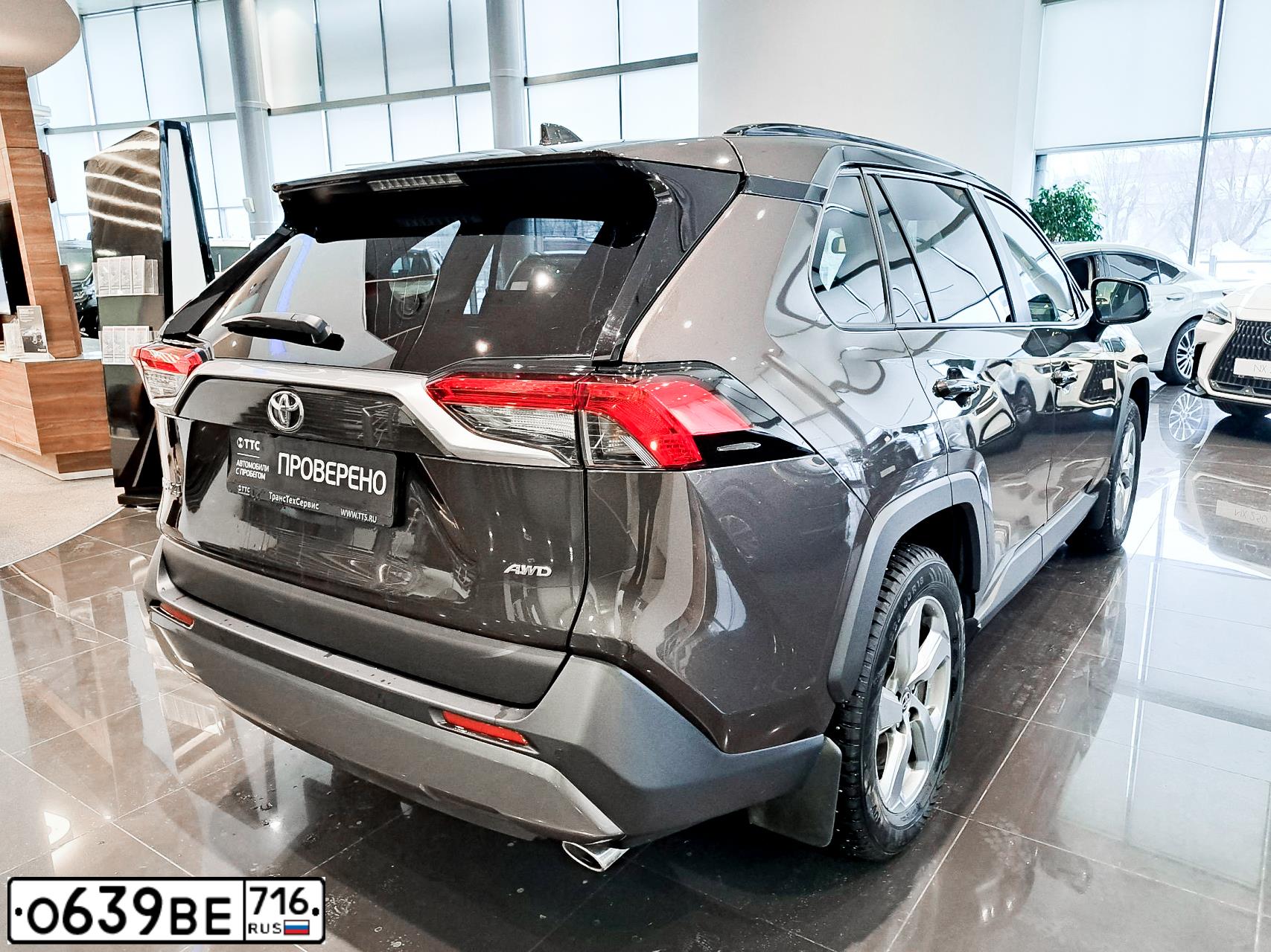 Фото автомобиля TOYOTA RAV4, 2021 — госномер С522НХ716. Цвет: Коричневый