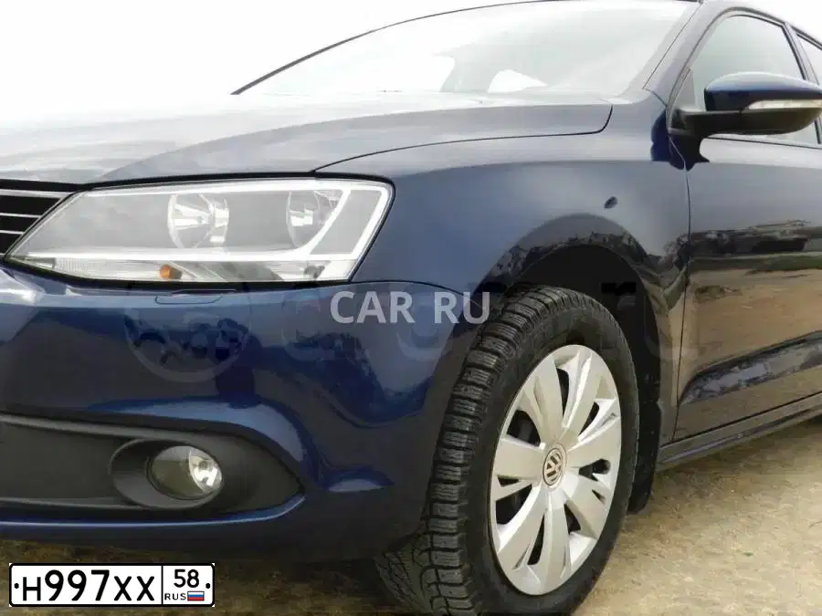 Фото автомобиля VOLKSWAGEN JETTA, 2012 — госномер Е414УА82. Цвет: СИНИЙ