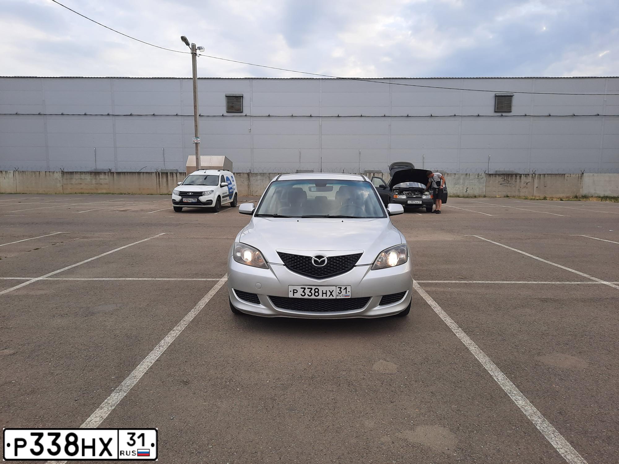 Фото автомобиля MAZDA 3, 2004 — госномер В677ЕА92. Цвет: СЕРЕБРИСТЫЙ