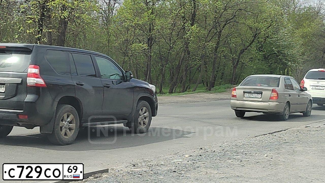 Фото автомобиля TOYOTA LANDCRUISER 200, 2013 — госномер О692ОО197. Цвет: ЧЕРНЫЙ