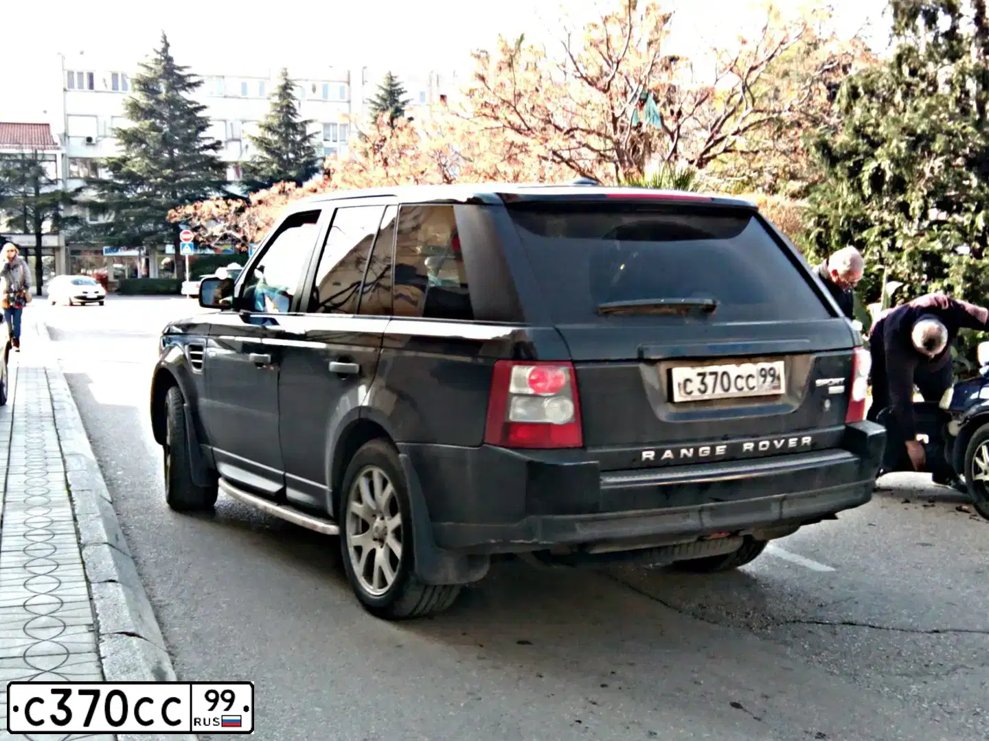 Фото автомобиля MERCEDES S-KLASSE, 2004 — госномер С370СС99. Цвет: ТЕМНО-СЕРЫЙ