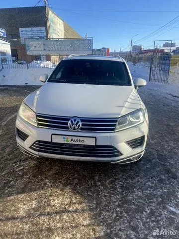Фото автомобиля VOLKSWAGEN TOUAREG, 2014 — госномер Р807УЕ11