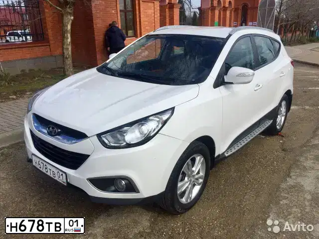 Фото автомобиля HYUNDAI IX35, 2012 — госномер Н678ТВ01. Цвет: Белый
