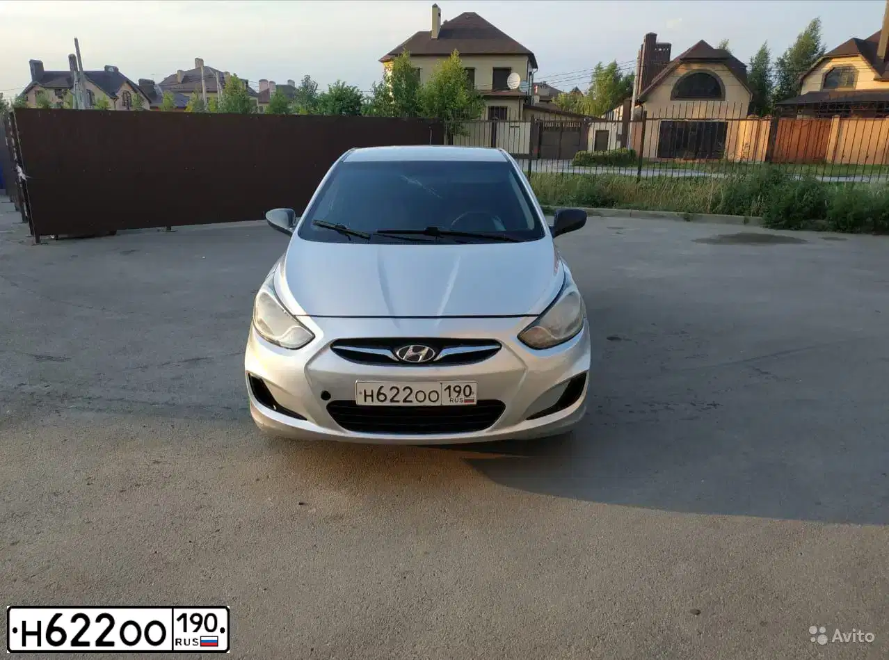 Фото автомобиля HYUNDAI SOLARIS, 2011 — госномер С869НР193. Цвет: Серебристый