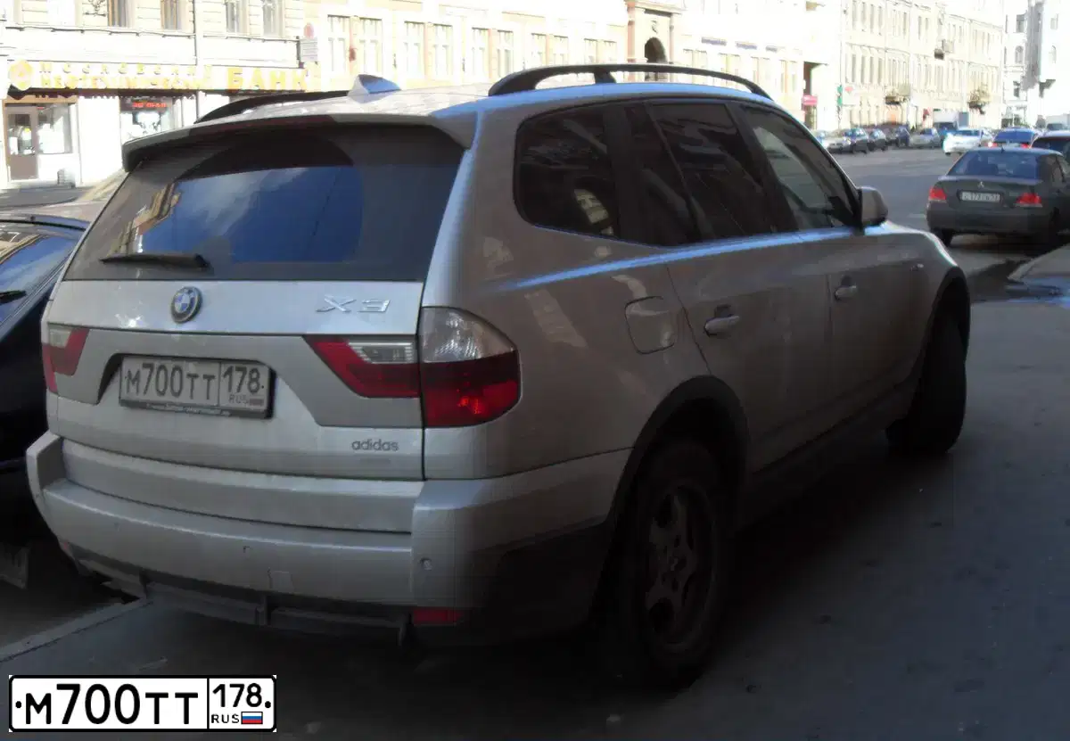 Фото автомобиля BMW X3, 2008 — госномер М700ТТ178. Цвет: Серебристый