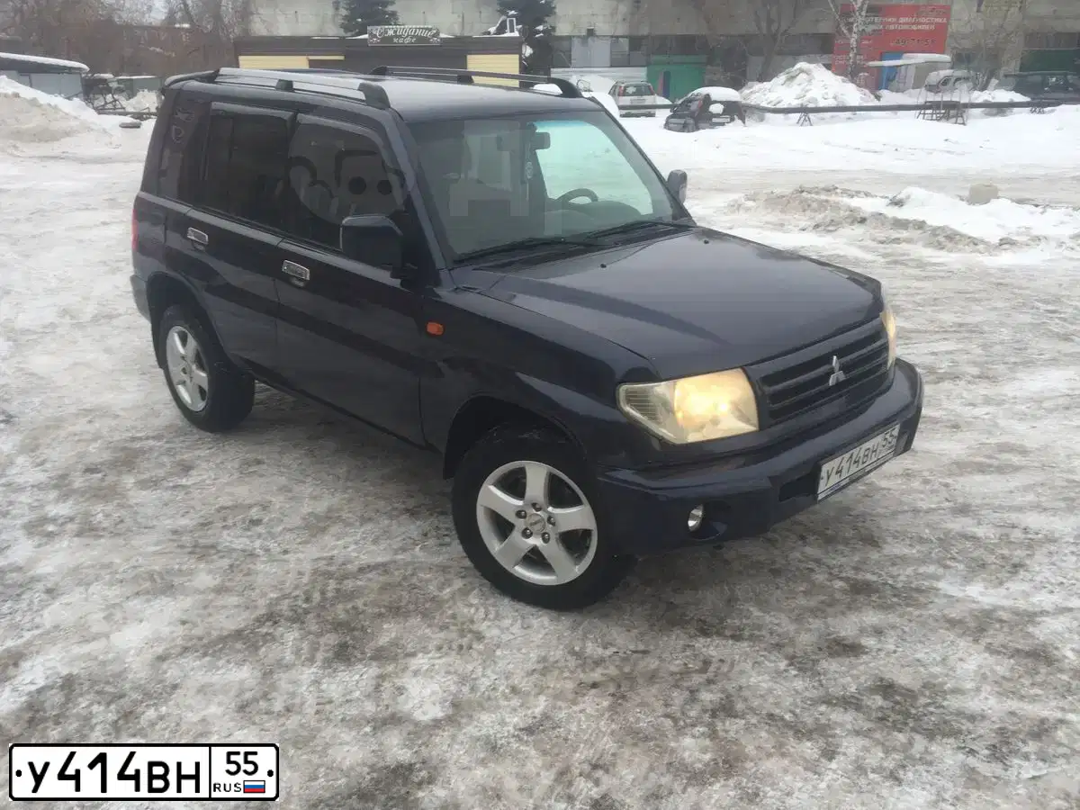 Фото автомобиля MITSUBISHI PAJERO PININ, 2004 — госномер У414ВН55. Цвет: СИНИЙ