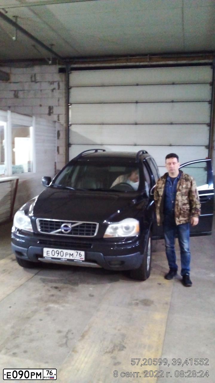 Фото автомобиля VOLVO XC90, 2008 — госномер Е090РМ76. Цвет: ЧЕРНЫЙ