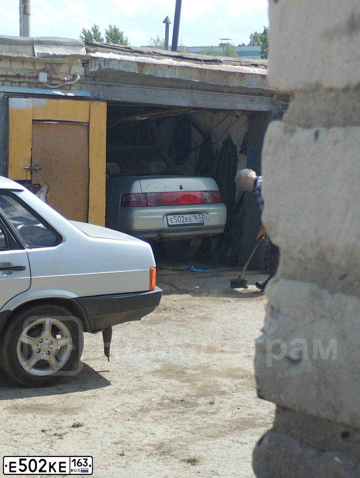 Фото автомобиля LADA 2110, 2000 — госномер Е502КЕ163. Цвет: СЕРЕБРИСТО-ЖЕЛТЫЙ